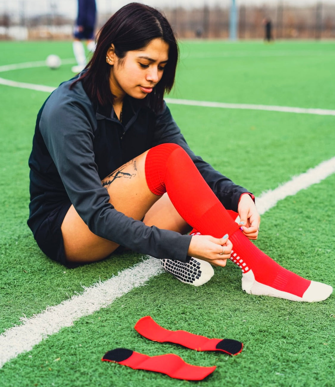 1set Anti-slip Soccer Socks With Leg Sleeves For Sports Field